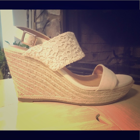 Report Shoes - Wedge lace heels- Great Wedding Shoes! Report Shoes - Wedge lace heels- Great Wedding Shoes!